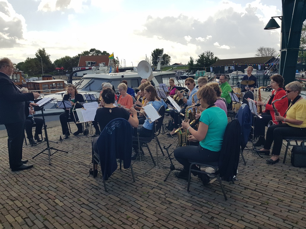 Crescendo opend feest 100 jaar overhaal